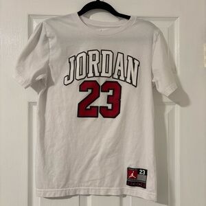 Boys Kids Air Jordan White T-Shirt with Red 23 Jumpman Sleeve Size XL 13-15 yrs